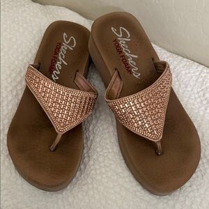 Skechers size 7  Women's pink Bling Beaded Yoga Foam Thong Flip Flop Sandals